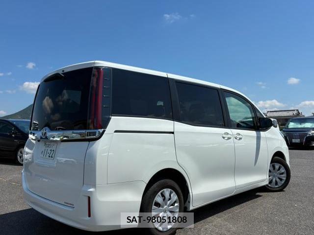 Toyota NOAH 2020-11 8652405-2