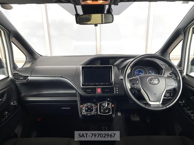 Toyota NOAH 2018-03 8652450-1