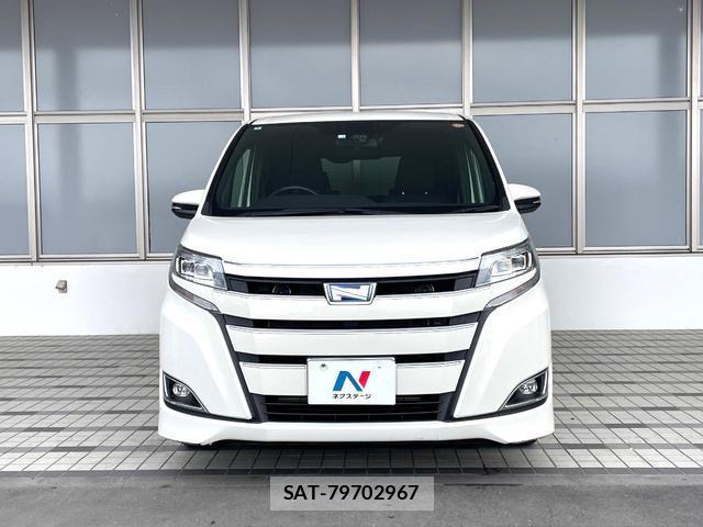 Toyota NOAH 2018-03 8652450-14