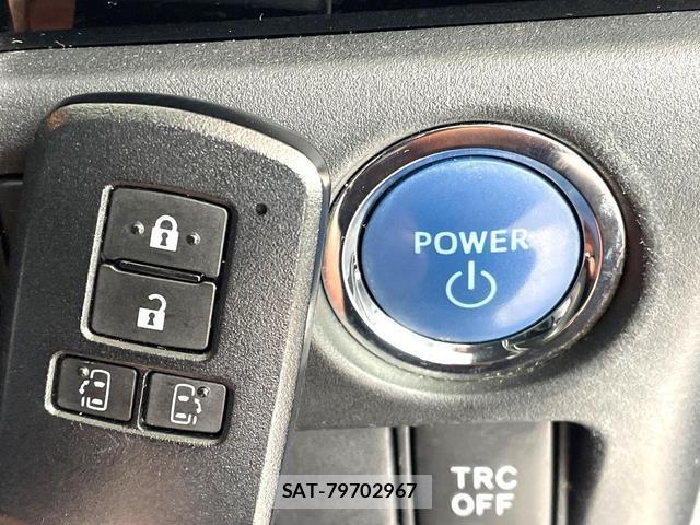Toyota NOAH 2018-03 8652450-6