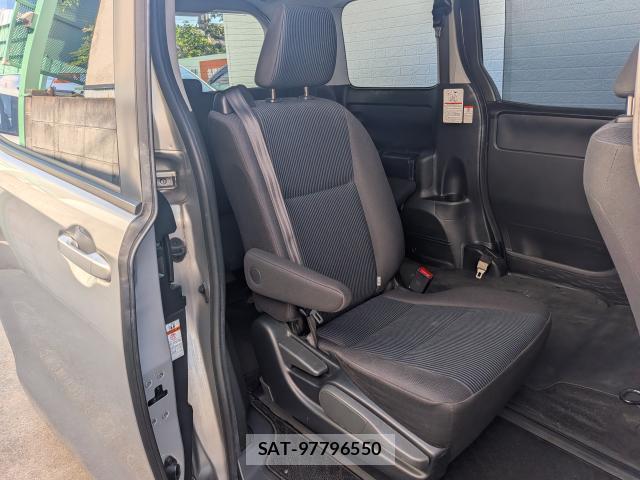 Toyota NOAH 2021-08 8652527-16