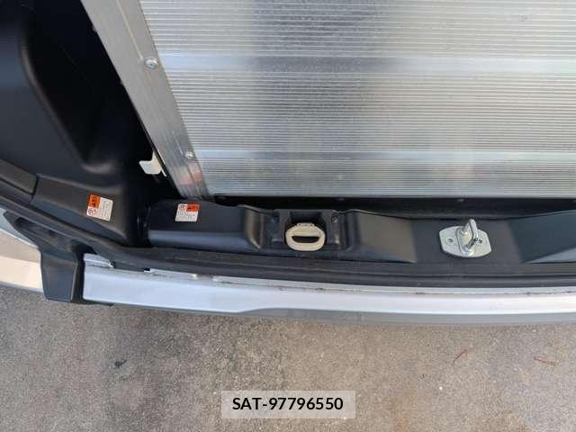 Toyota NOAH 2021-08 8652527-3