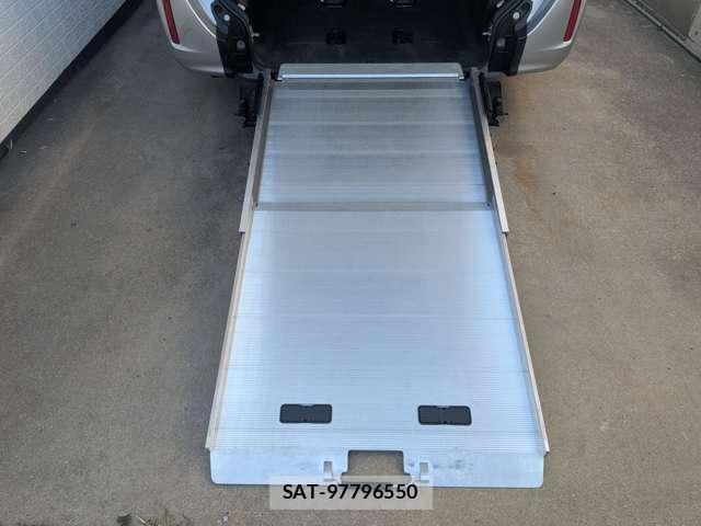 Toyota NOAH 2021-08 8652527-4