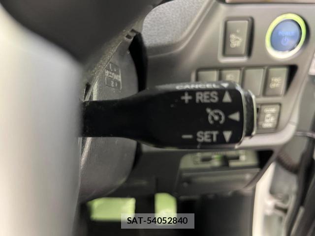 Toyota NOAH 2017-09 8652736-6