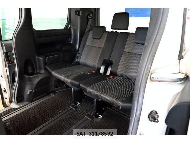 Toyota NOAH 2018-03 8652893-11