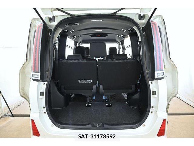 Toyota NOAH 2018-03 8652893-12