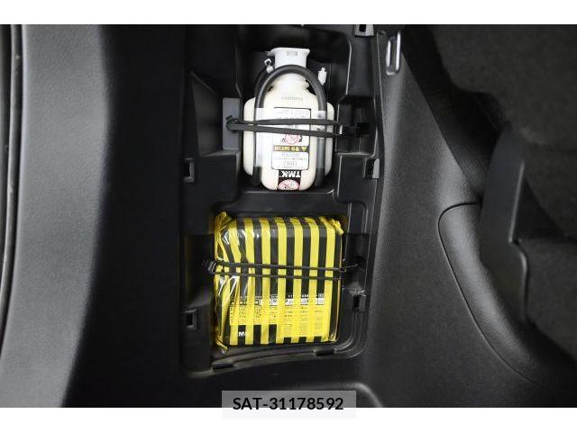 Toyota NOAH 2018-03 8652893-13