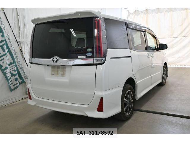 Toyota NOAH 2018-03 8652893-2