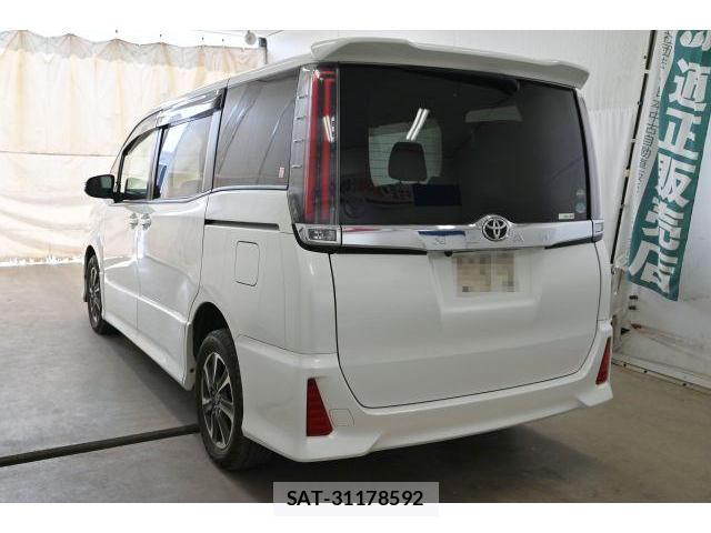 Toyota NOAH 2018-03 8652893-3