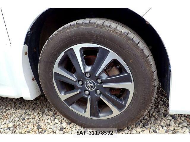 Toyota NOAH 2018-03 8652893-4