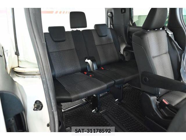 Toyota NOAH 2018-03 8652893-9