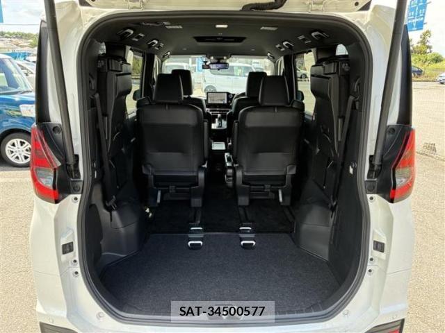 Toyota NOAH 2022-04 8653564-7