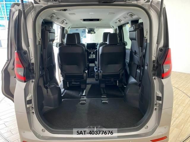Toyota NOAH 2022-12 8653847-12
