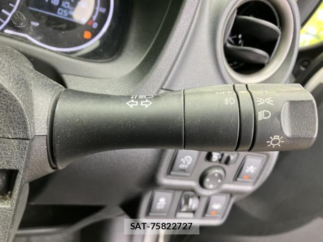 Nissan NOTE 2014-11 8653763-13