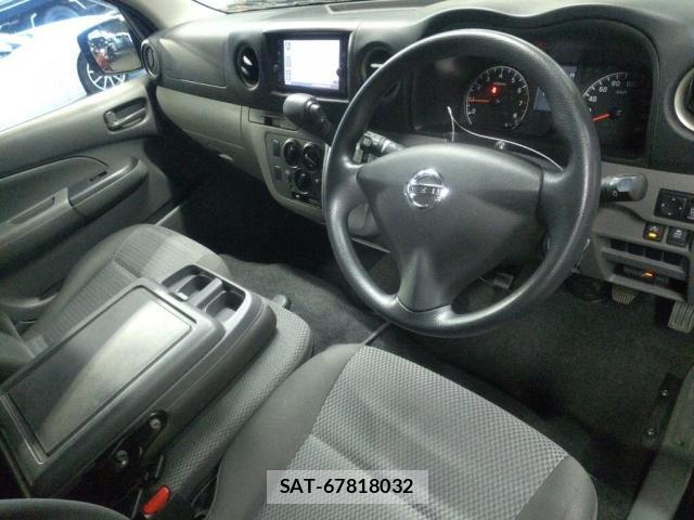 Nissan NV350 Caravan 2018-04 8647211-2