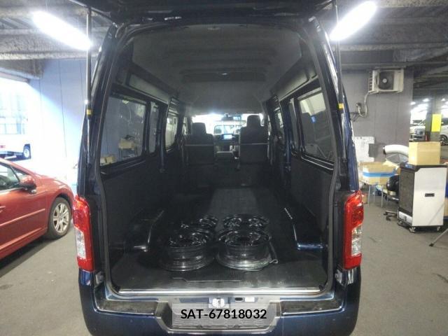 Nissan NV350 Caravan 2018-04 8647211-3