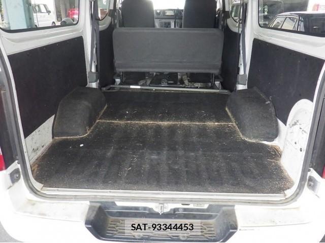 Nissan NV350 Caravan 2016-12 8647363-2