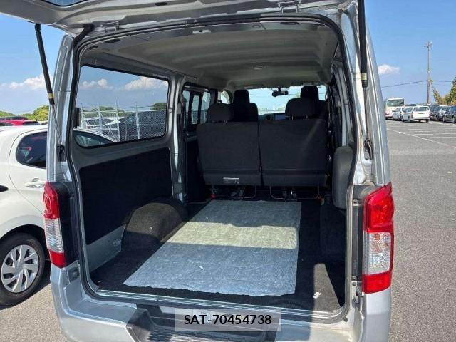 Nissan NV350 Caravan 2019-08 8647382-2