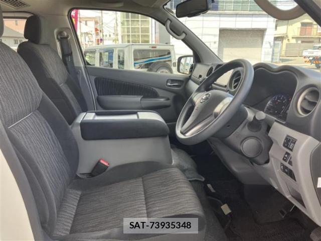 Nissan NV350 Caravan 2019-10 8648182-4