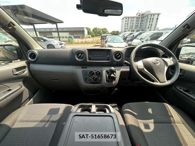Nissan NV350 Caravan 2017-08 8652278-1