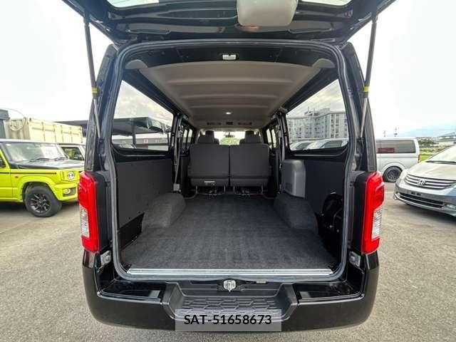 Nissan NV350 Caravan 2017-08 8652278-11