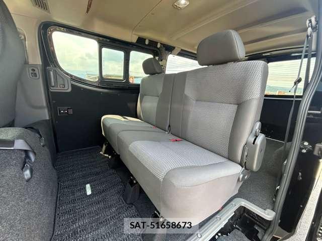 Nissan NV350 Caravan 2017-08 8652278-13