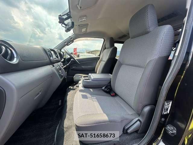 Nissan NV350 Caravan 2017-08 8652278-14
