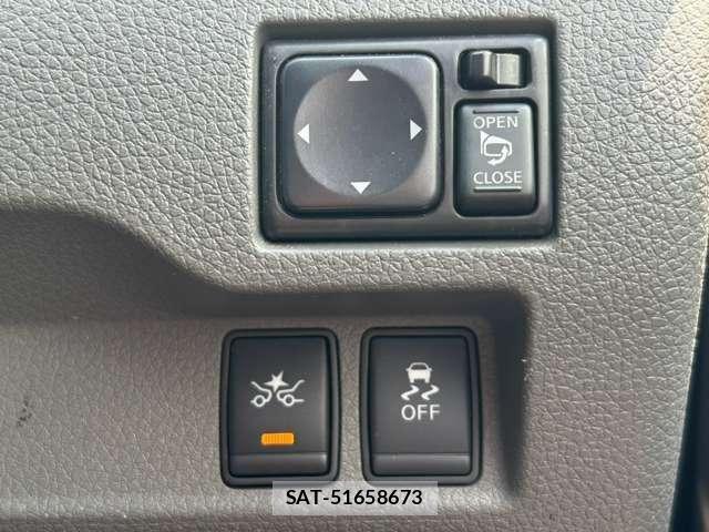 Nissan NV350 Caravan 2017-08 8652278-17