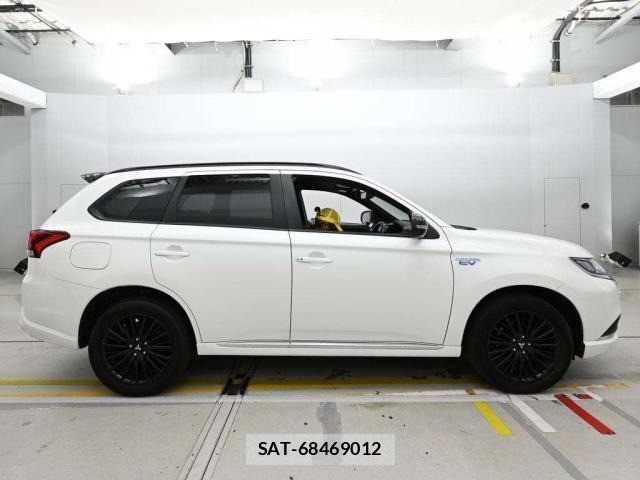 Mitsubishi OUTLANDER PHEV 2021-02 8648969-7