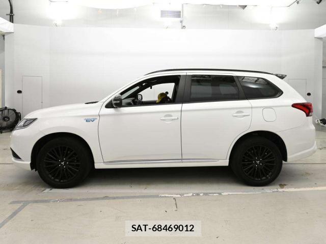 Mitsubishi OUTLANDER PHEV 2021-02 8648969-8