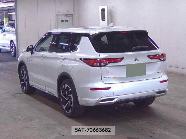 Mitsubishi OUTLANDER PHEV 2022-11 8649073-1