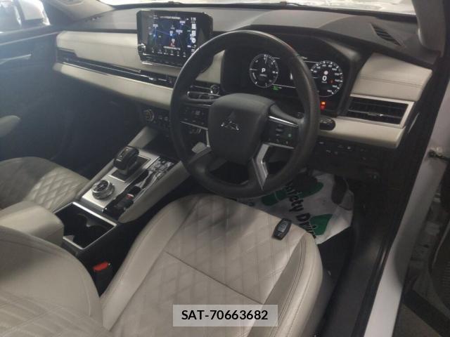 Mitsubishi OUTLANDER PHEV 2022-11 8649073-2