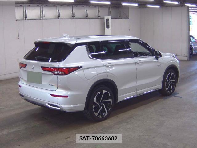 Mitsubishi OUTLANDER PHEV 2022-11 8649073-4