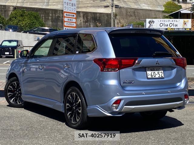 Mitsubishi OUTLANDER PHEV 2016-02 8651026-1
