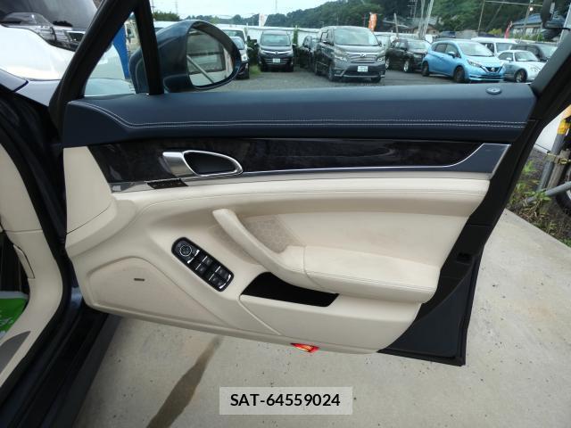 Porsche PANAMERA 2009-10 8646995-12