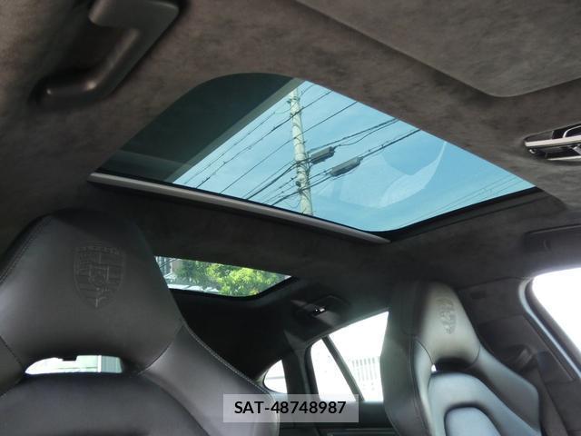 Porsche PANAMERA 2018-01 8647964-3