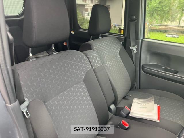 Toyota Pixis Mega 2016-06 8651081-7
