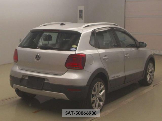 VolksWagen POLO 2015-03 8648901-1