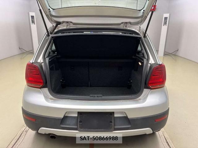 VolksWagen POLO 2015-03 8648901-5