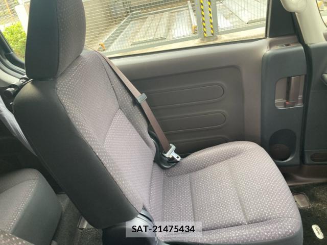 Toyota PORTE 2014-03 8646875-19
