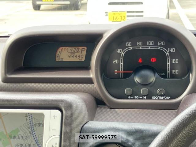 Toyota PORTE 2013-10 8647113-12