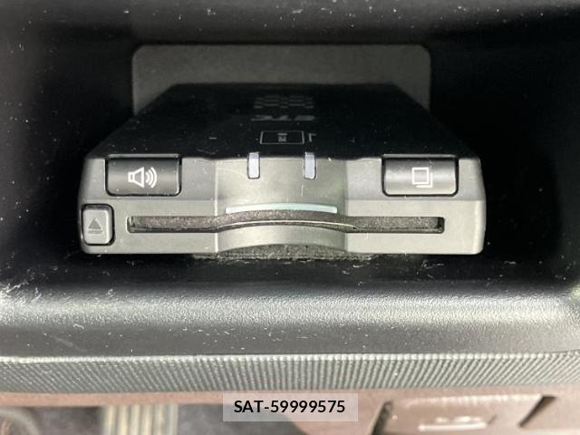 Toyota PORTE 2013-10 8647113-17