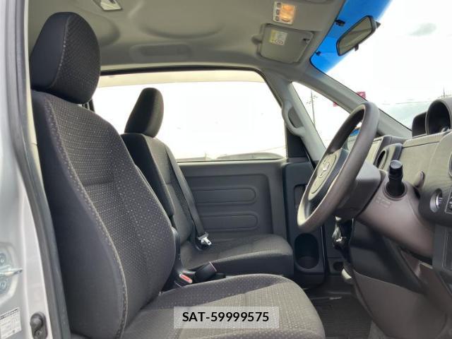 Toyota PORTE 2013-10 8647113-3