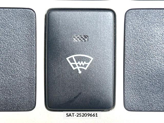 Toyota PORTE 2013-11 8649526-3