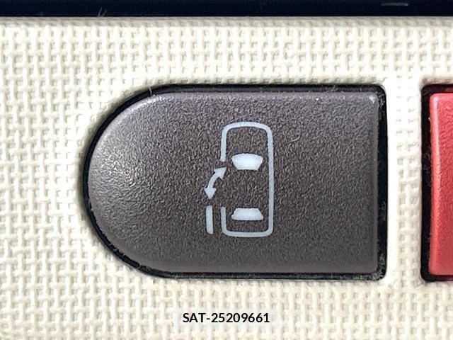 Toyota PORTE 2013-11 8649526-4
