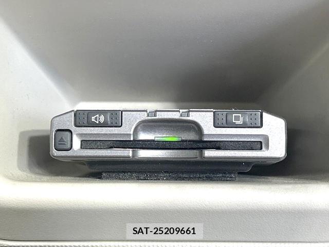 Toyota PORTE 2013-11 8649526-5