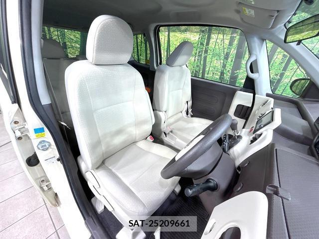 Toyota PORTE 2013-11 8649526-8