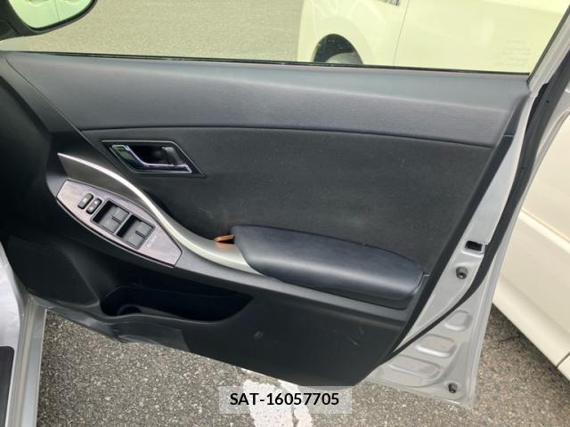Toyota PREMIO 2017-05 8648623-10