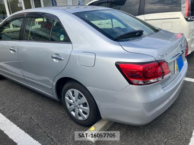 Toyota PREMIO 2017-05 8648623-12