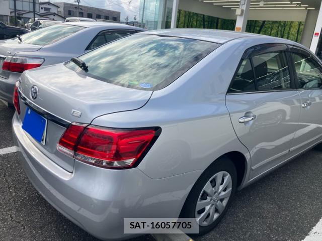Toyota PREMIO 2017-05 8648623-13